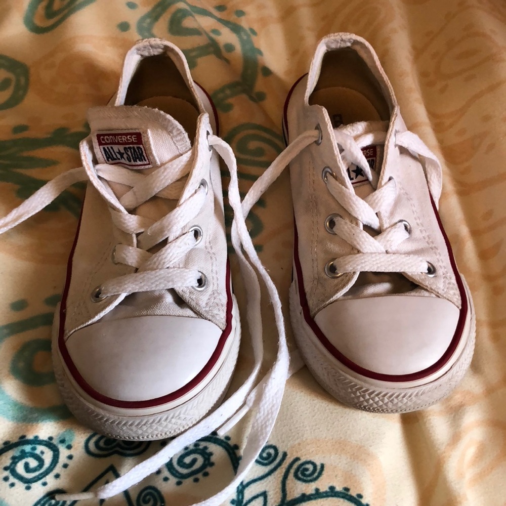 White converse shoes